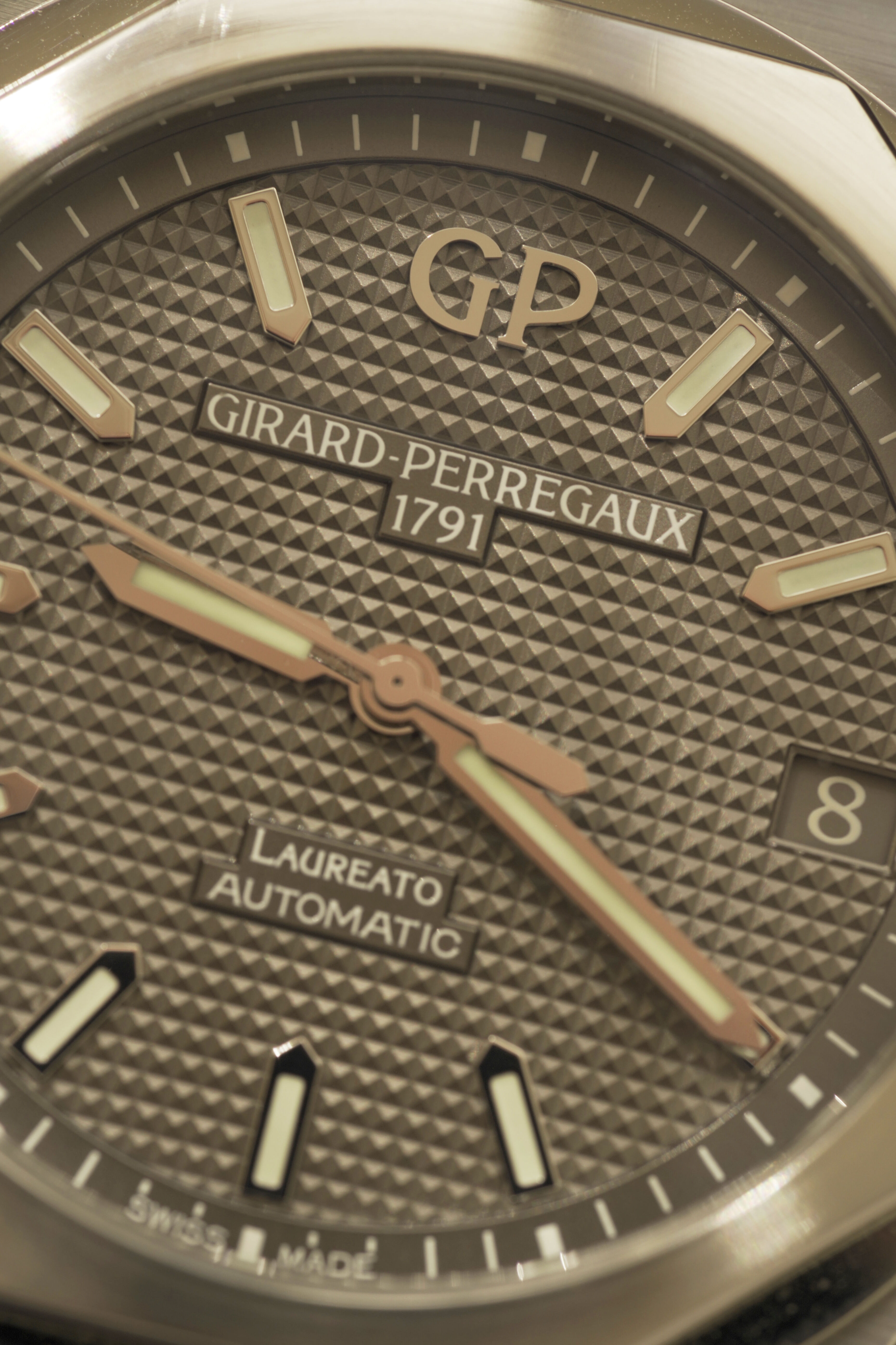 Girard Perregaux - Laureato 42 _Grey_ - 81010-11-231-11A - 005